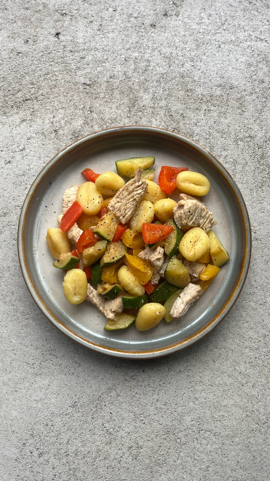 Foto de Gnocchis con verduras y pollo